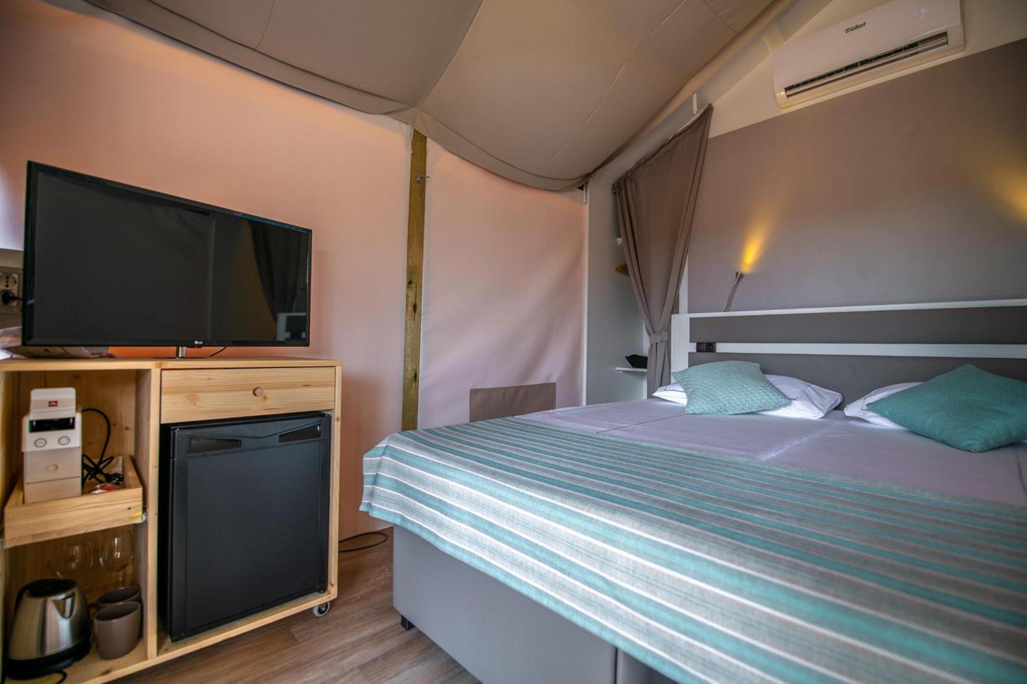 Arena One 99 Glamping Ξενοδοχείο Pomer Εξωτερικό φωτογραφία